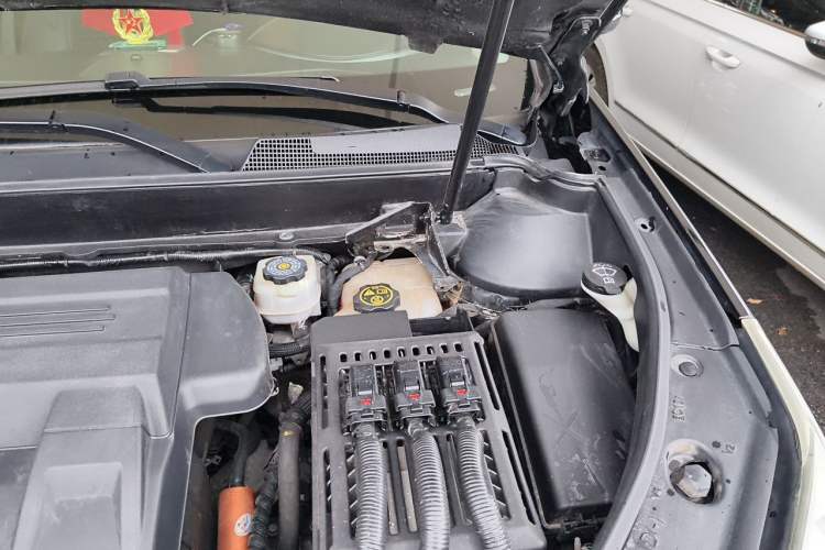 Used Cadillac SRX 2012 3.0L Elite Edition Engine Bay Left
