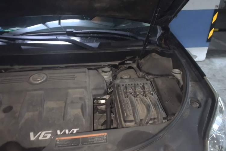 Used Cadillac SRX 2012 3.0L Comfort Model Engine Bay Left