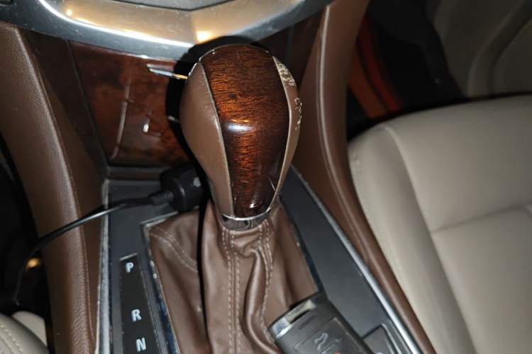 Used Cadillac SRX 2012 3.0L Elite Edition Gear Lever