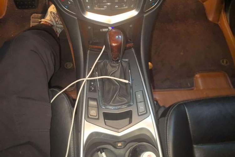 Used Cadillac SRX 2012 3.0L Comfort Model Gear Lever