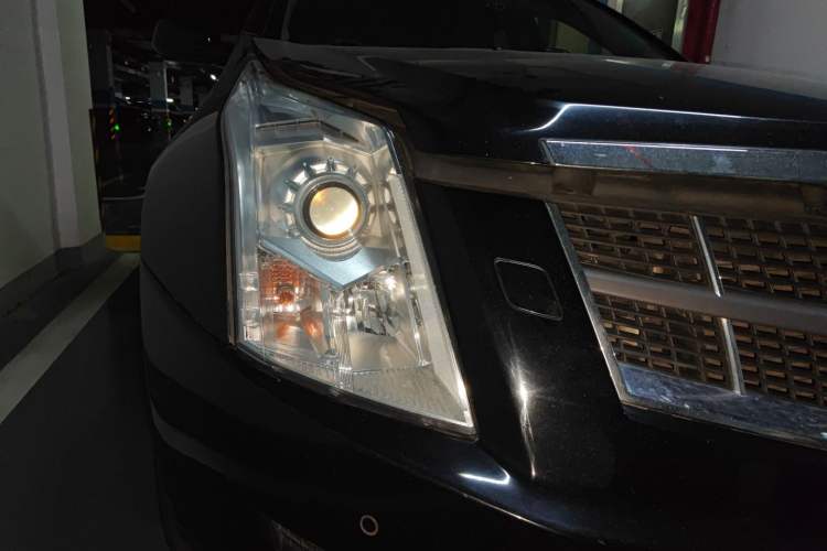 Used Cadillac SRX 2012 3.0L Elite Edition Right Front Headlight