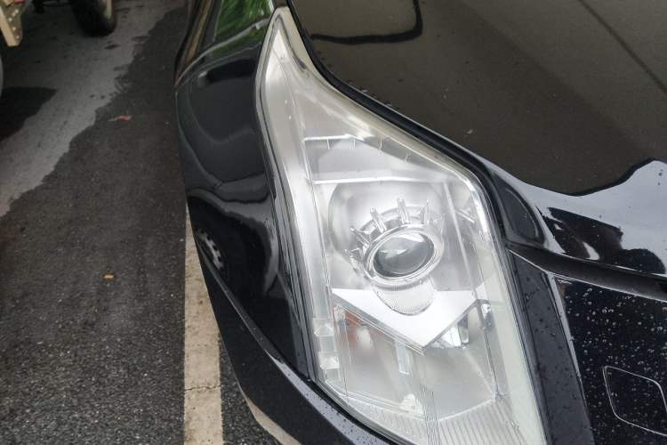 Used Cadillac SRX 2012 3.0L Elite Edition Right Front Headlight