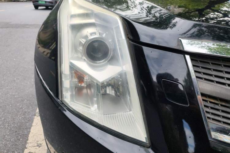 Used Cadillac SRX 2012 3.0L Elite Edition Right Front Headlight