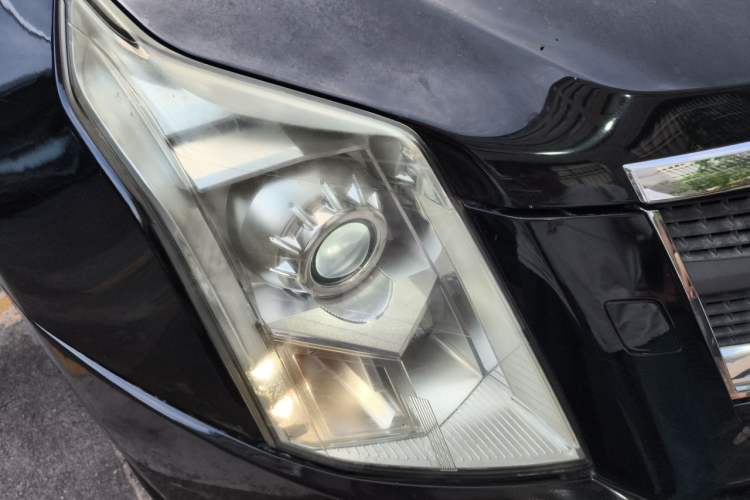 Used Cadillac SRX 2012 3.0L Comfort Model Right Front Headlight