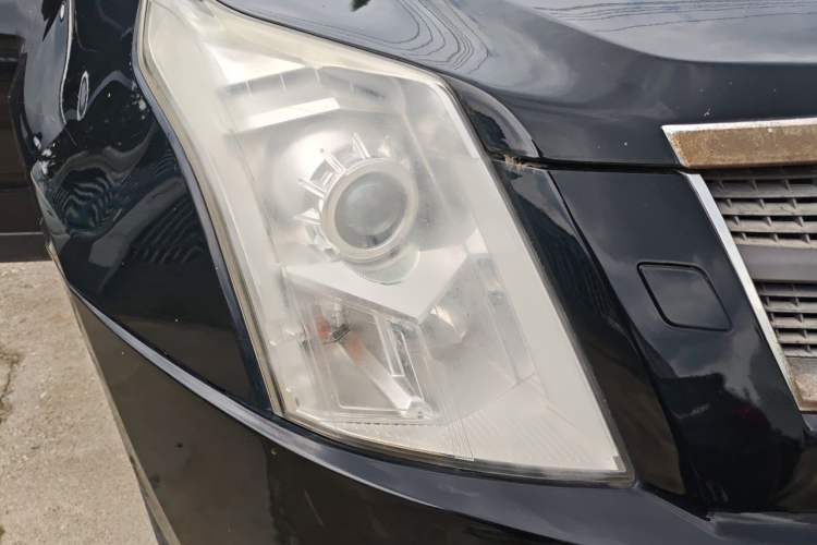 Used Cadillac SRX 2012 3.0L Comfort Model Right Front Headlight