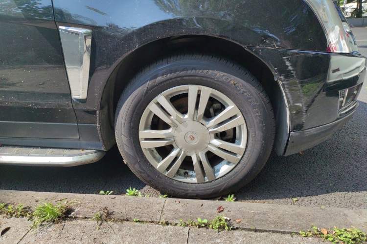 Used Cadillac SRX 2012 3.0L Elite Edition Right Front Wheel Hub