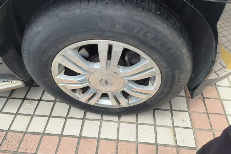 Used Cadillac SRX 2012 3.0L Elite Edition Right Front Wheel Hub