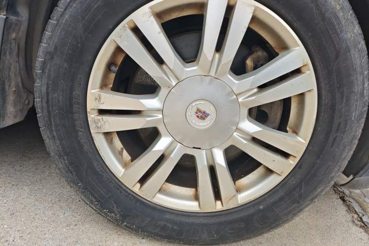 Used Cadillac SRX 2012 3.0L Comfort Model Right Front Wheel Hub