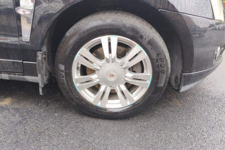 Used Cadillac SRX 2012 3.0L Elite Edition Right Front Wheel Hub