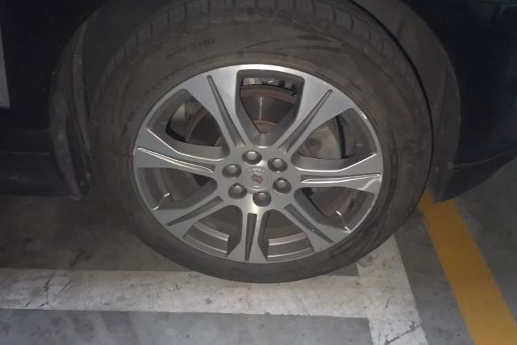 Used Cadillac SRX 2012 3.0L Comfort Model Right Front Wheel Hub