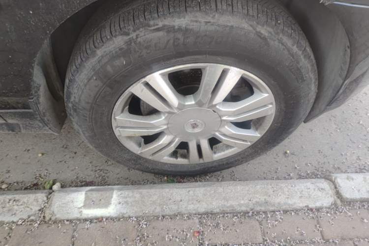 Used Cadillac SRX 2012 3.0L Elite Edition Right Front Wheel Hub