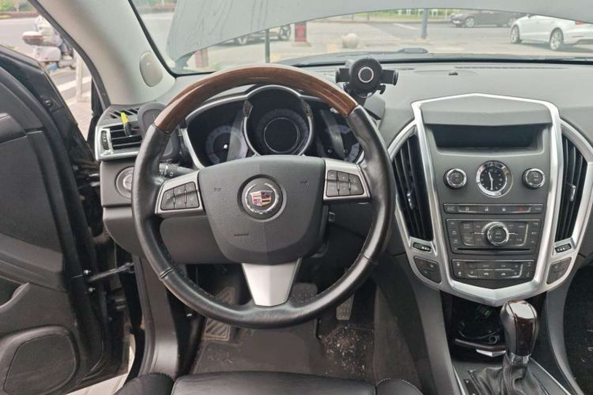 Used Cadillac SRX 2012 3.0L Luxury Model Steering Wheel