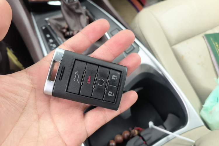 Used Cadillac SRX 2012 3.0L Elite Edition Vehicle Key