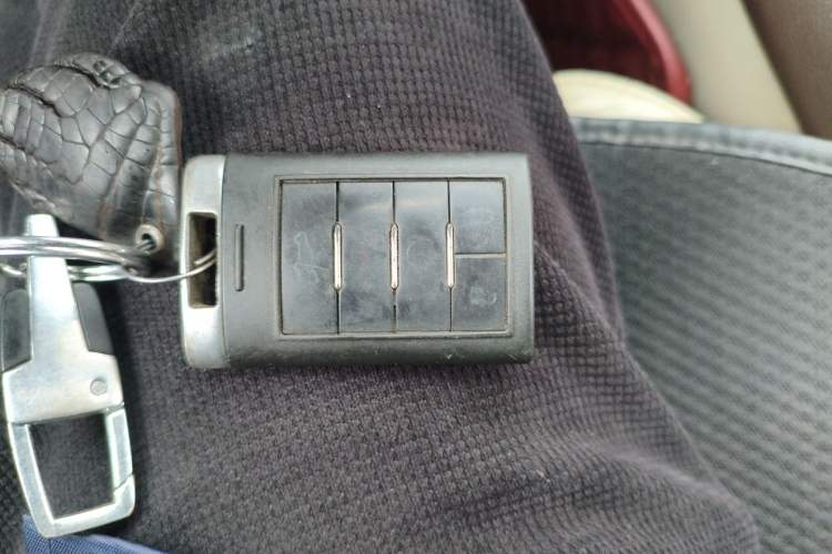Used Cadillac SRX 2012 3.0L Elite Edition Vehicle Key