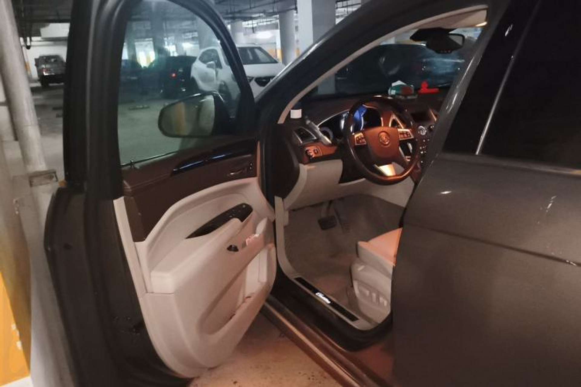 Used Cadillac SRX 2012 3.0L Elite Edition Driver Seat