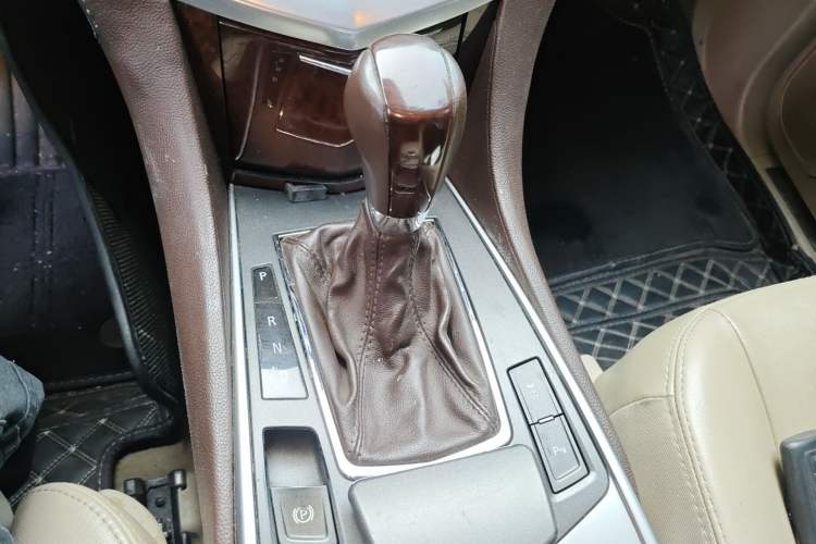 Used Cadillac SRX 2012 3.0L Elite Edition Gear Lever
