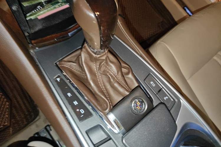 Used Cadillac SRX 2012 3.0L Elite Edition Gear Lever