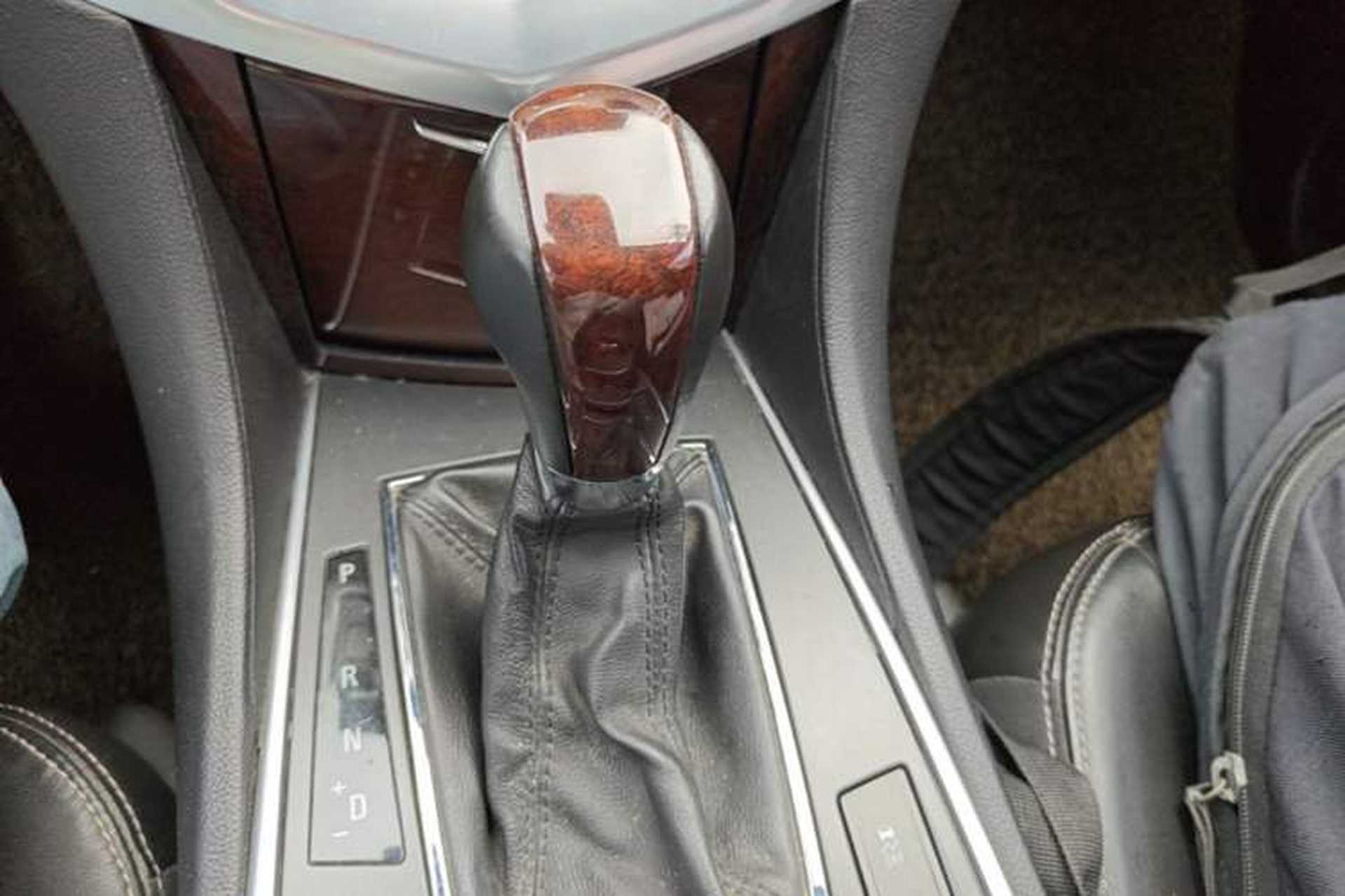 Used Cadillac SRX 2012 3.0L Elite Edition Gear Lever