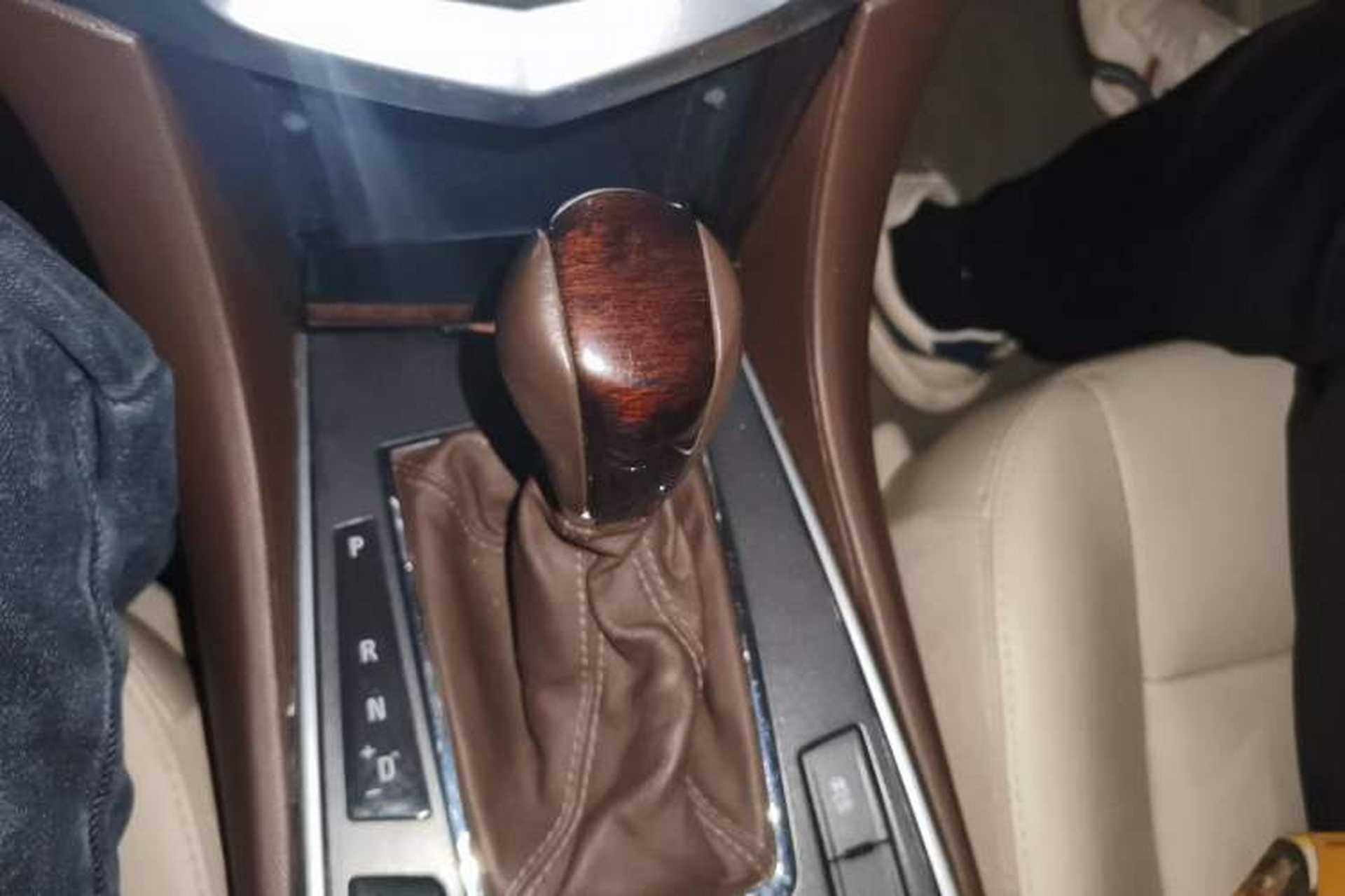 Used Cadillac SRX 2012 3.0L Elite Edition Gear Lever