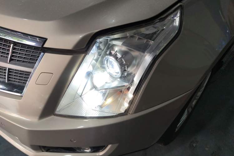 Used Cadillac SRX 2012 3.0L Elite Edition Left Front Headlight