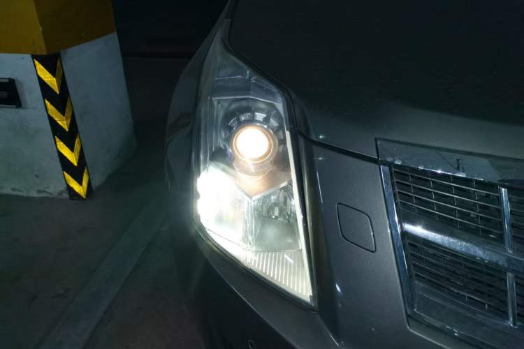 Used Cadillac SRX 2012 3.0L Elite Edition Right Front Headlight