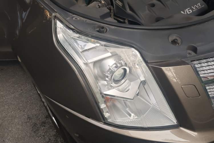 Used Cadillac SRX 2012 3.0L Elite Edition Right Front Headlight