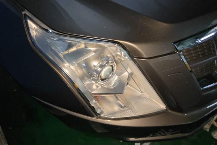 Used Cadillac SRX 2012 3.0L Elite Edition Right Front Headlight