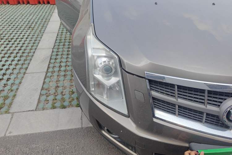 Used Cadillac SRX 2012 3.0L Comfort Model Right Front Headlight