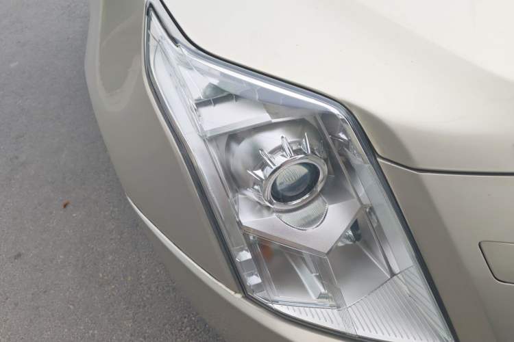 Used Cadillac SRX 2012 3.0L Elite Edition Right Front Headlight