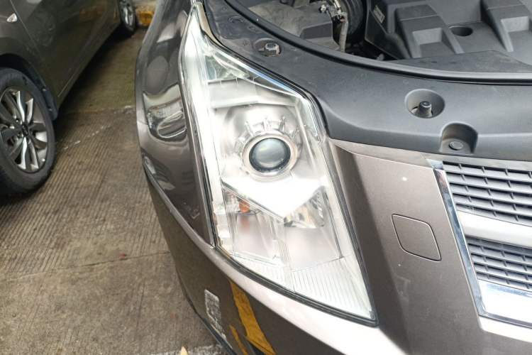 Used Cadillac SRX 2012 3.0L Elite Edition Right Front Headlight