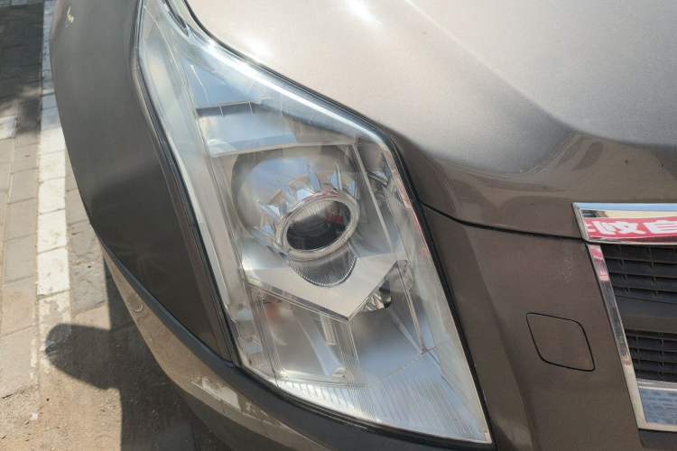 Used Cadillac SRX 2012 3.0L Elite Edition Right Front Headlight
