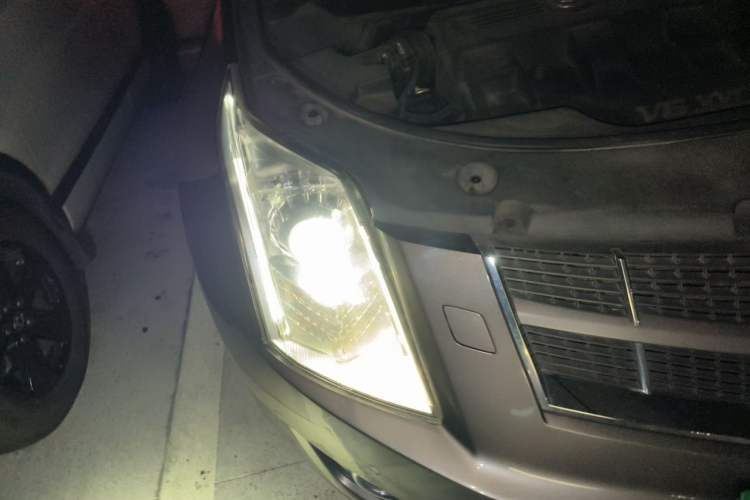 Used Cadillac SRX 2012 3.0L Leading Model Right Front Headlight