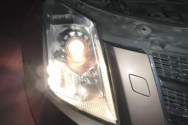 Used Cadillac SRX 2012 3.0L Elite Edition Right Front Headlight