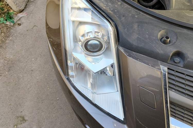Used Cadillac SRX 2012 3.0L Elite Edition Right Front Headlight