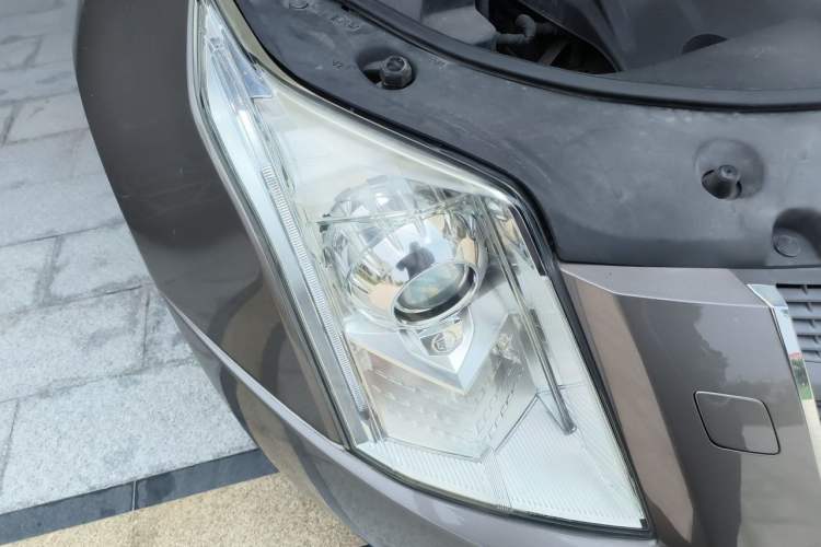 Used Cadillac SRX 2012 3.0L Leading Model Right Front Headlight