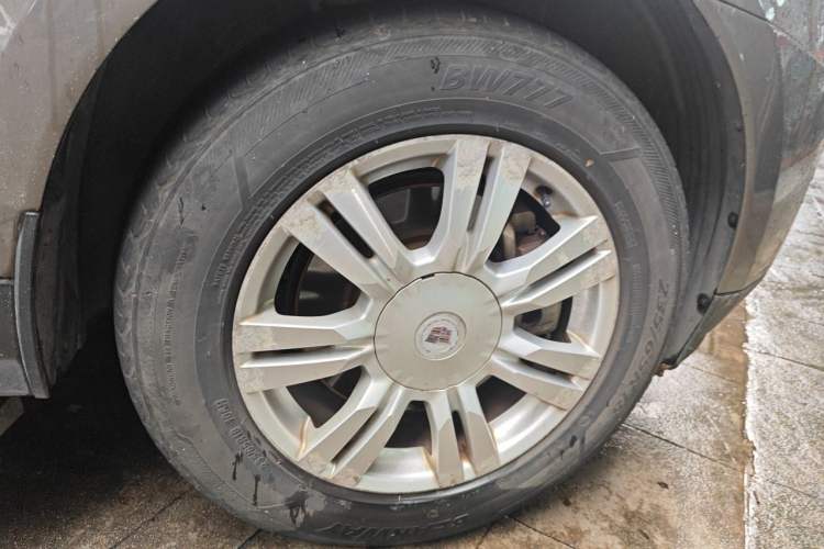 Used Cadillac SRX 2012 3.0L Elite Edition Right Front Wheel Hub