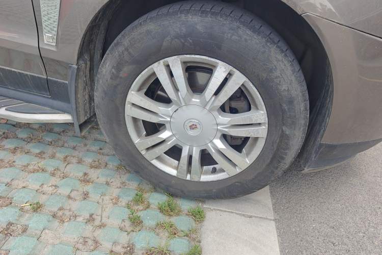 Used Cadillac SRX 2012 3.0L Comfort Model Right Front Wheel Hub
