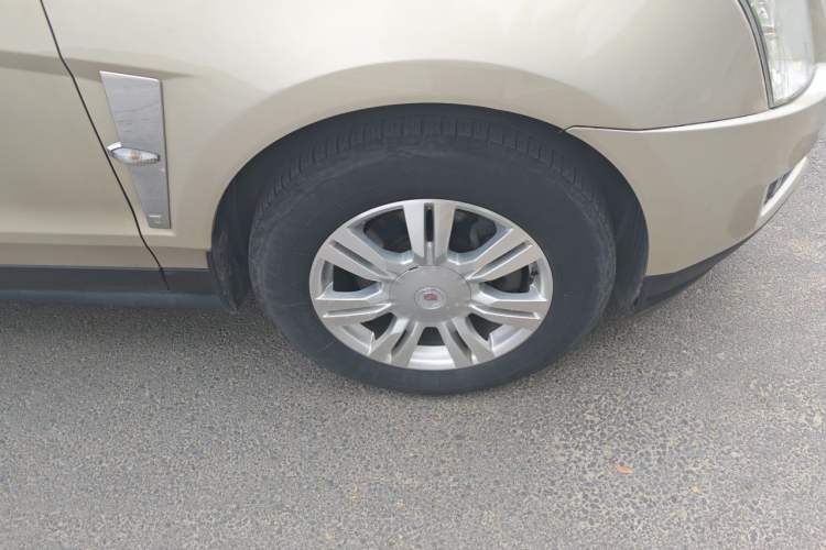 Used Cadillac SRX 2012 3.0L Elite Edition Right Front Wheel Hub