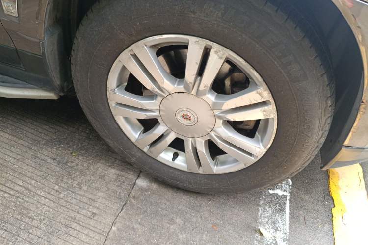 Used Cadillac SRX 2012 3.0L Elite Edition Right Front Wheel Hub
