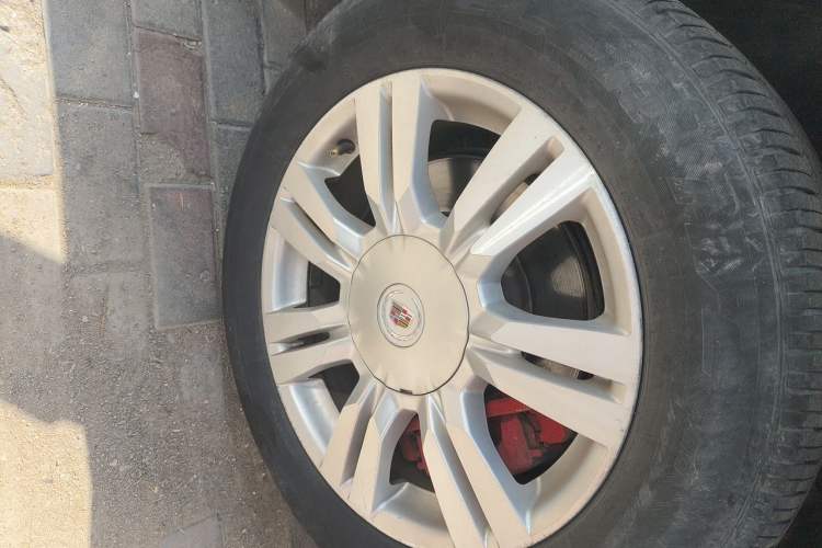 Used Cadillac SRX 2012 3.0L Elite Edition Right Front Wheel Hub