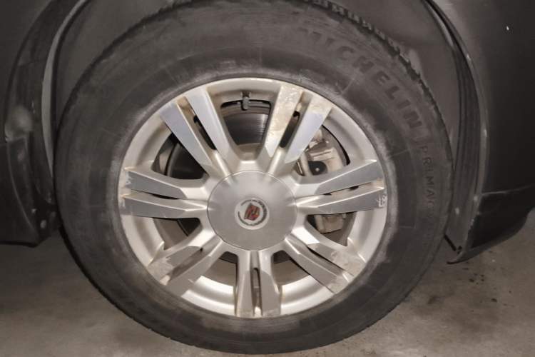 Used Cadillac SRX 2012 3.0L Elite Edition Right Front Wheel Hub