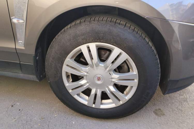 Used Cadillac SRX 2012 3.0L Elite Edition Right Front Wheel Hub