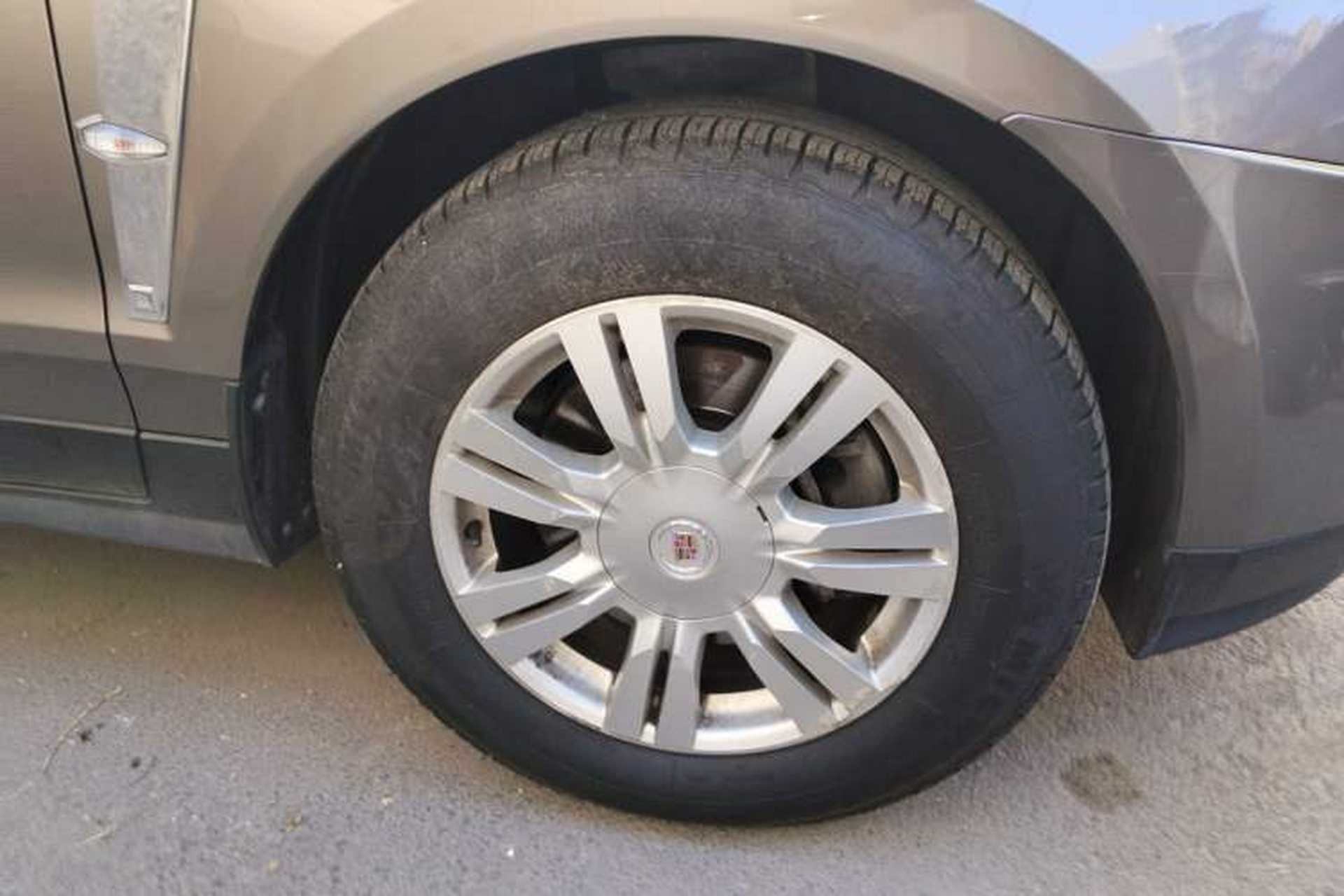 Used Cadillac SRX 2012 3.0L Elite Edition Right Front Wheel Hub