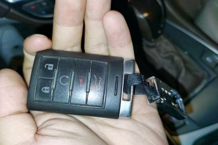 Used Cadillac SRX 2012 3.0L Elite Edition Vehicle Key
