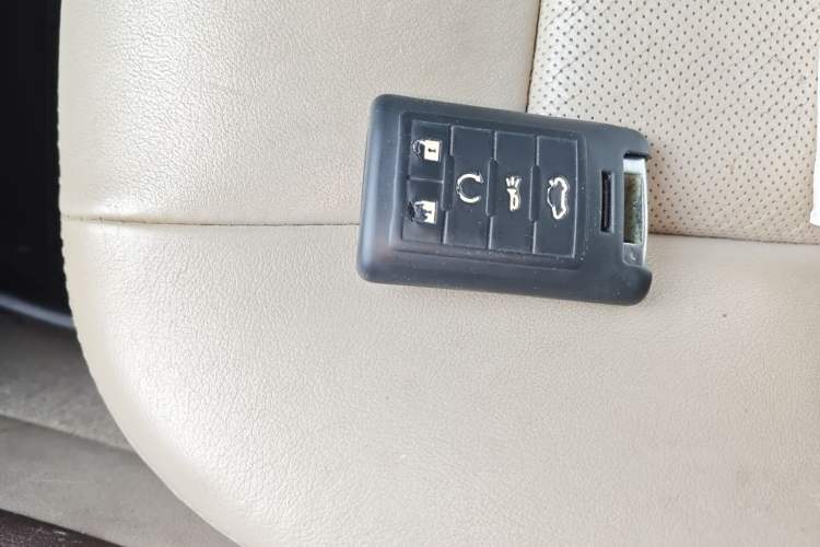 Used Cadillac SRX 2012 3.0L Elite Edition Vehicle Key