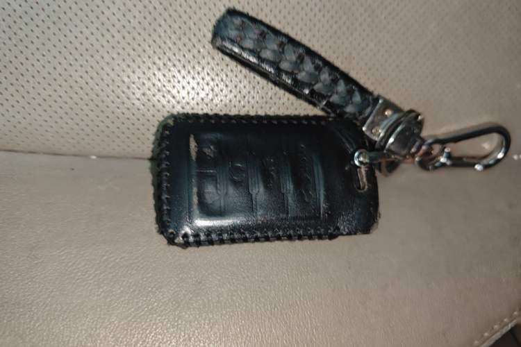 Used Cadillac SRX 2012 3.0L Elite Edition Vehicle Key