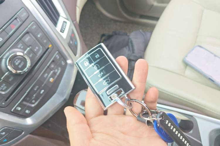 Used Cadillac SRX 2012 3.0L Elite Edition Vehicle Key