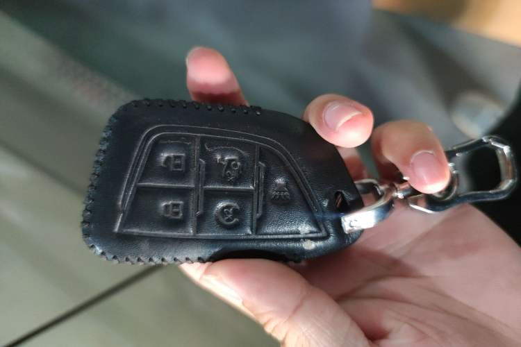 Used Cadillac SRX 2012 3.0L Elite Edition Vehicle Key