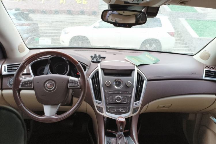 Used Cadillac SRX 2012 3.0L Leading Model Center Console