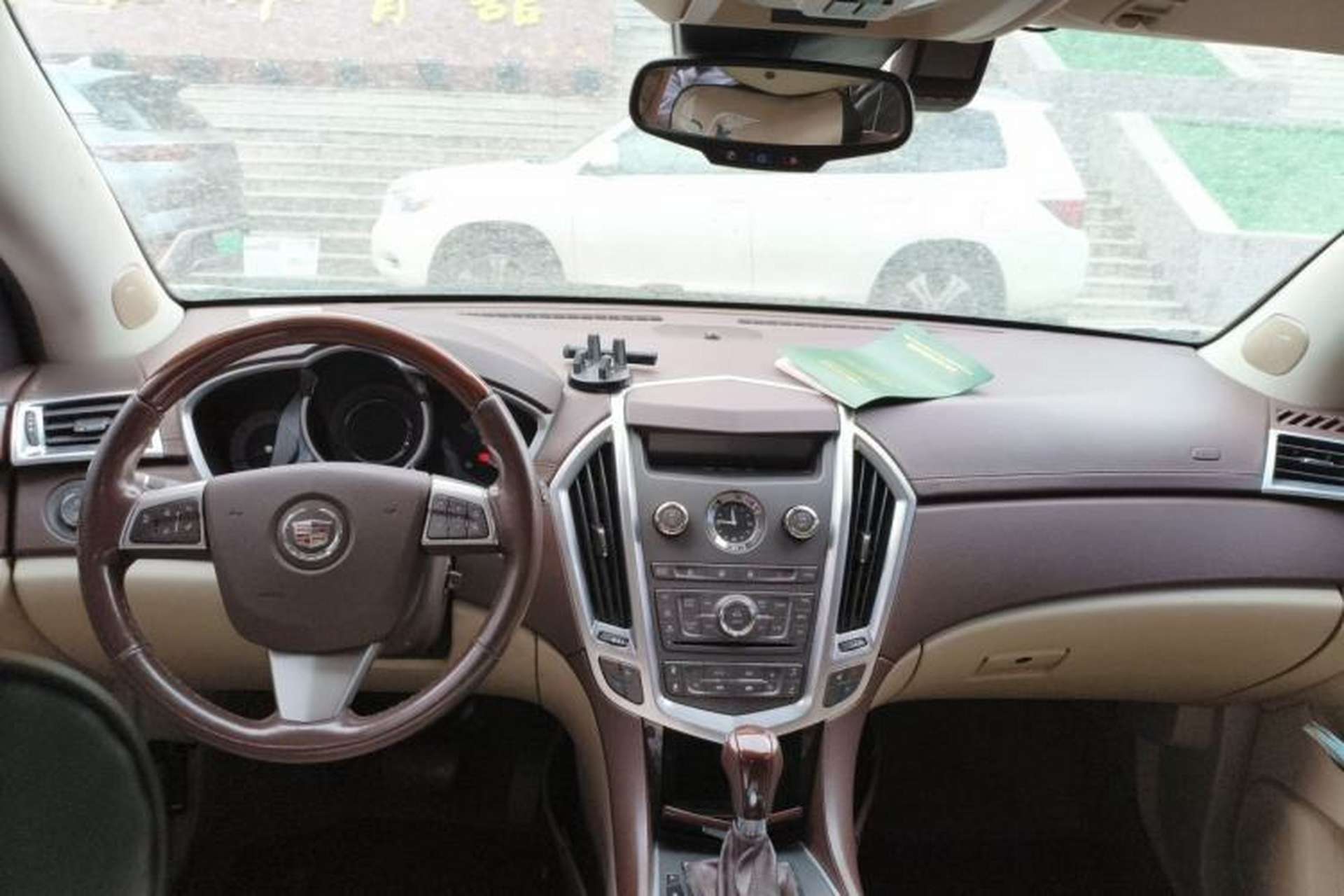 Used Cadillac SRX 2012 3.0L Leading Model Center Console